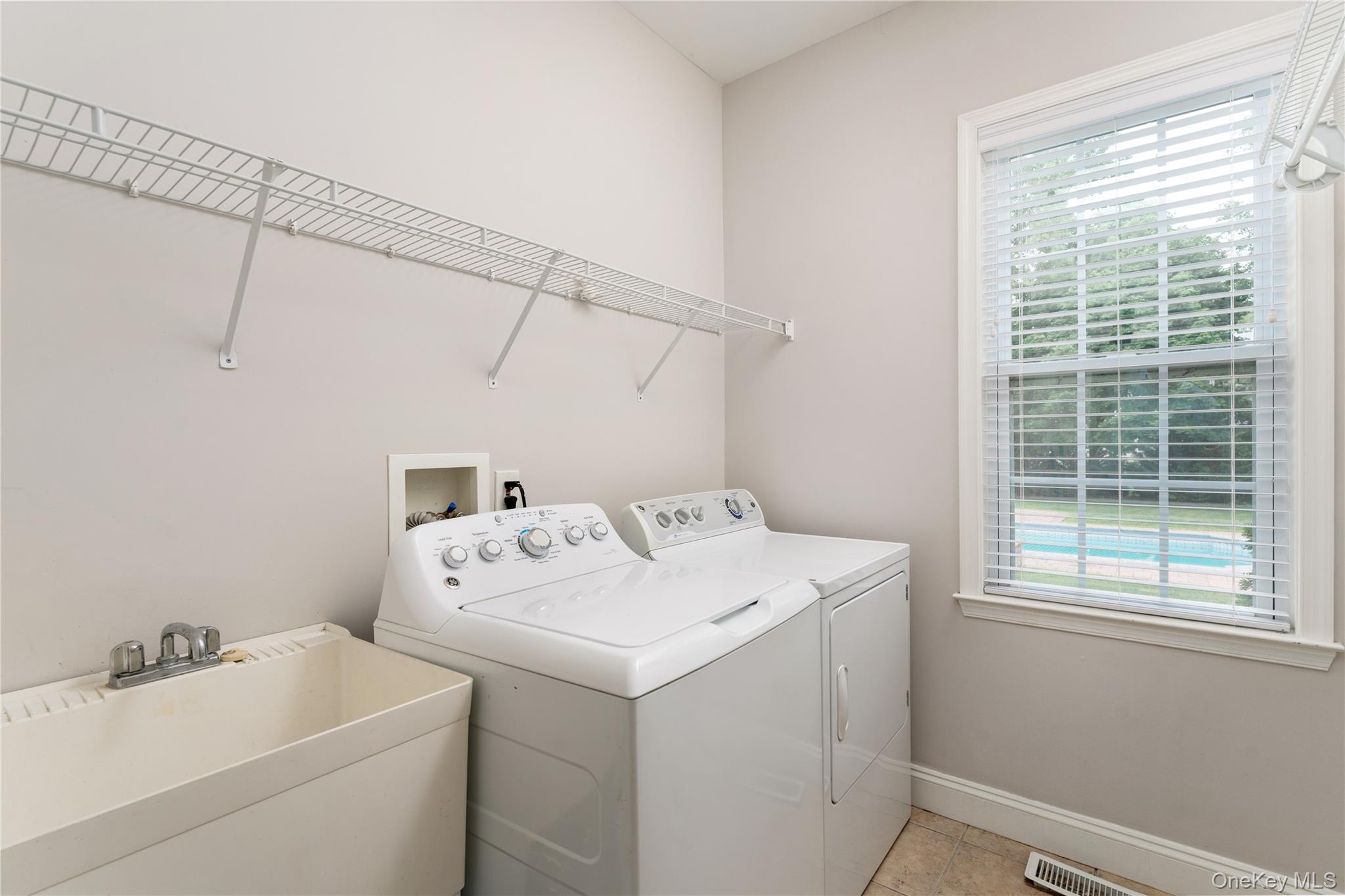 48 Avolet Court, Mount Sinai, NY 11766