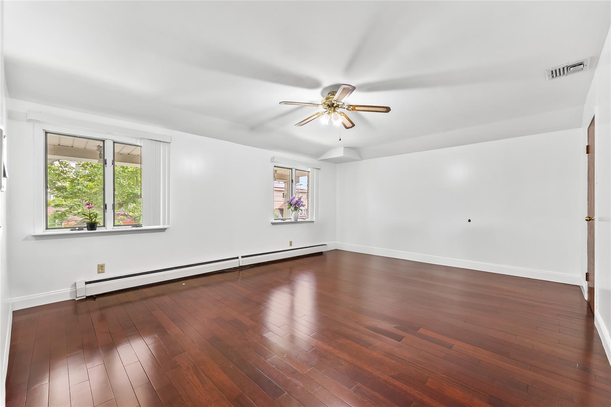 154-70 11th Avenue, Beechhurst, NY 11357