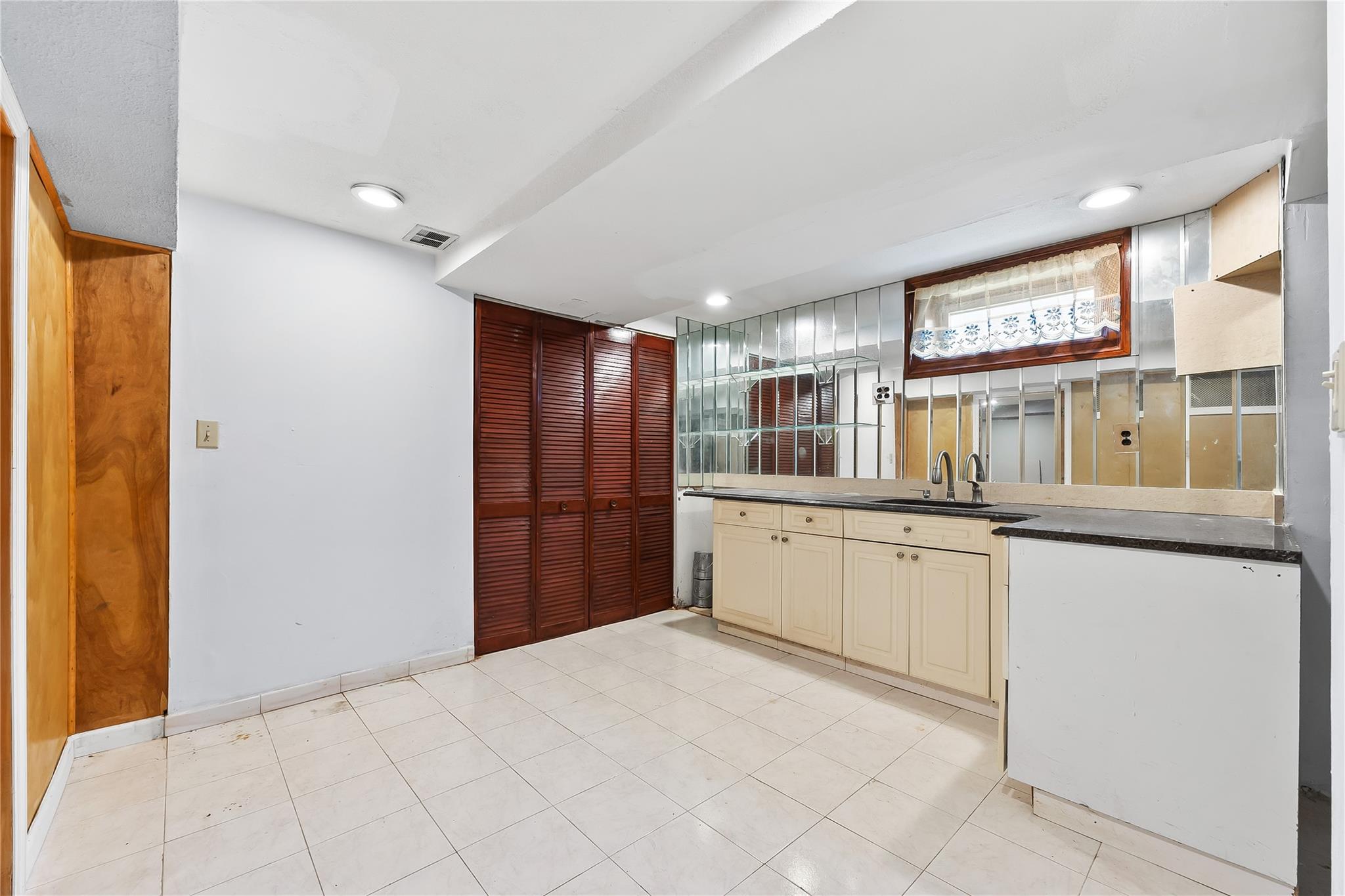 154-70 11th Avenue, Beechhurst, NY 11357