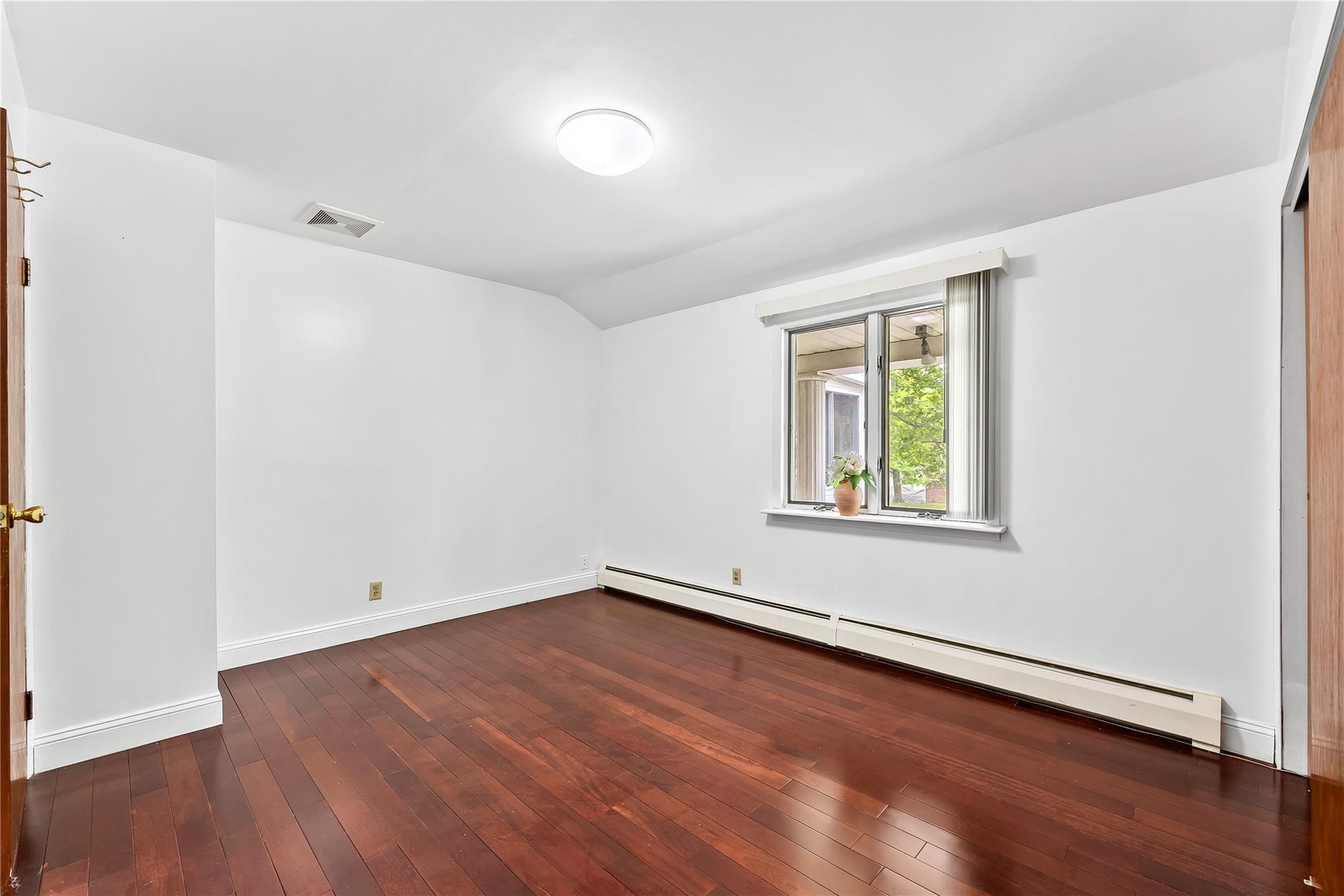 154-70 11th Avenue, Beechhurst, NY 11357