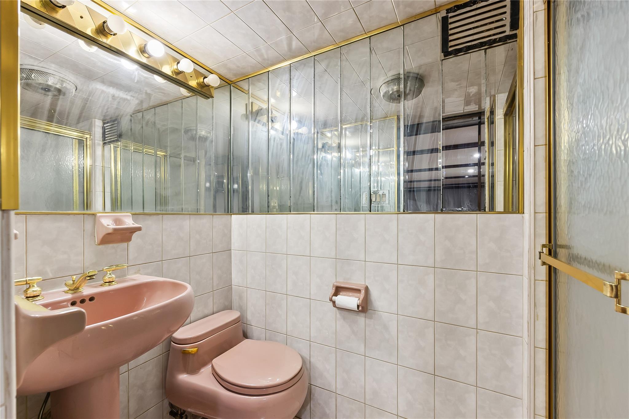 154-70 11th Avenue, Beechhurst, NY 11357