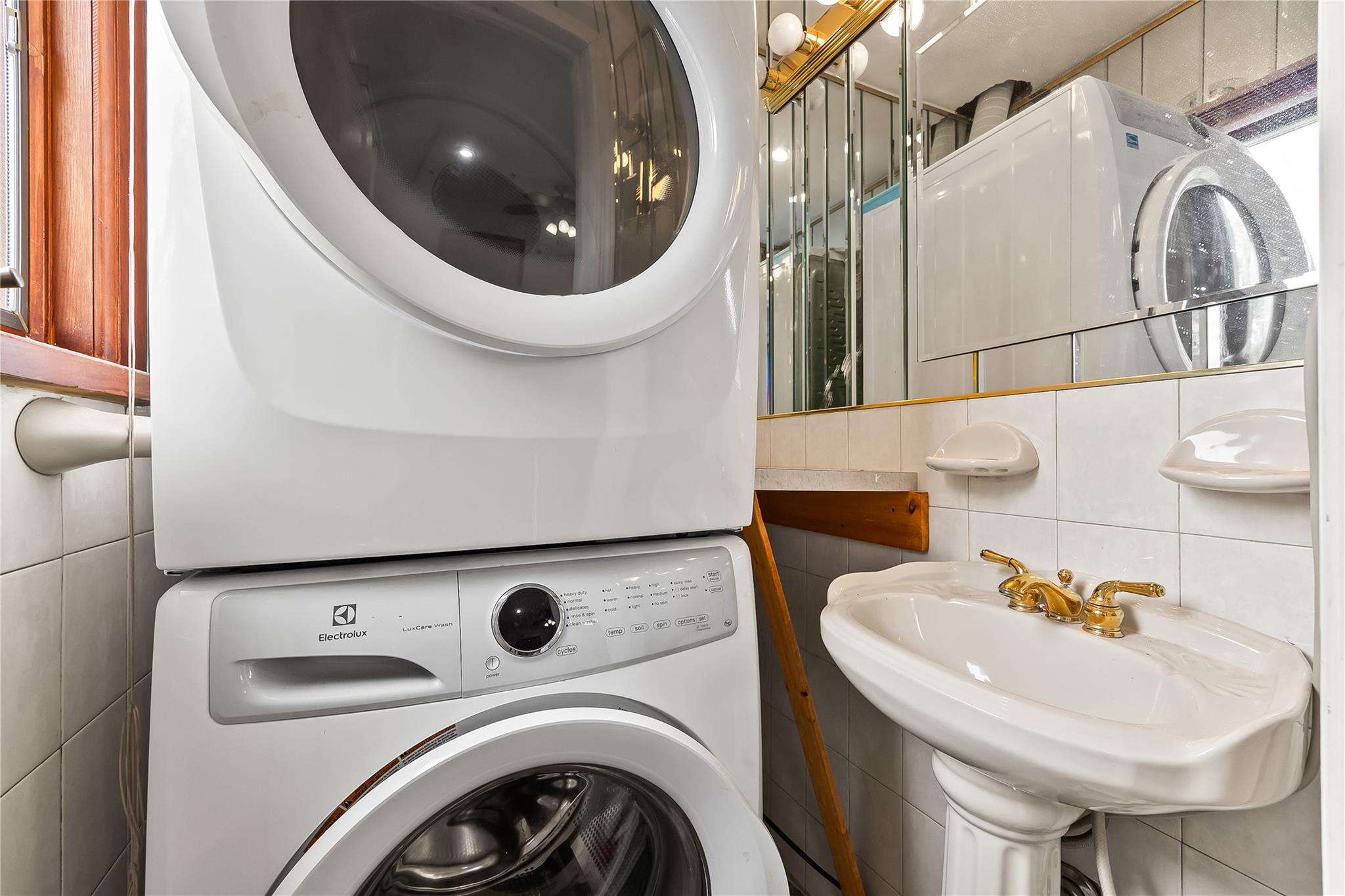 154-70 11th Avenue, Beechhurst, NY 11357