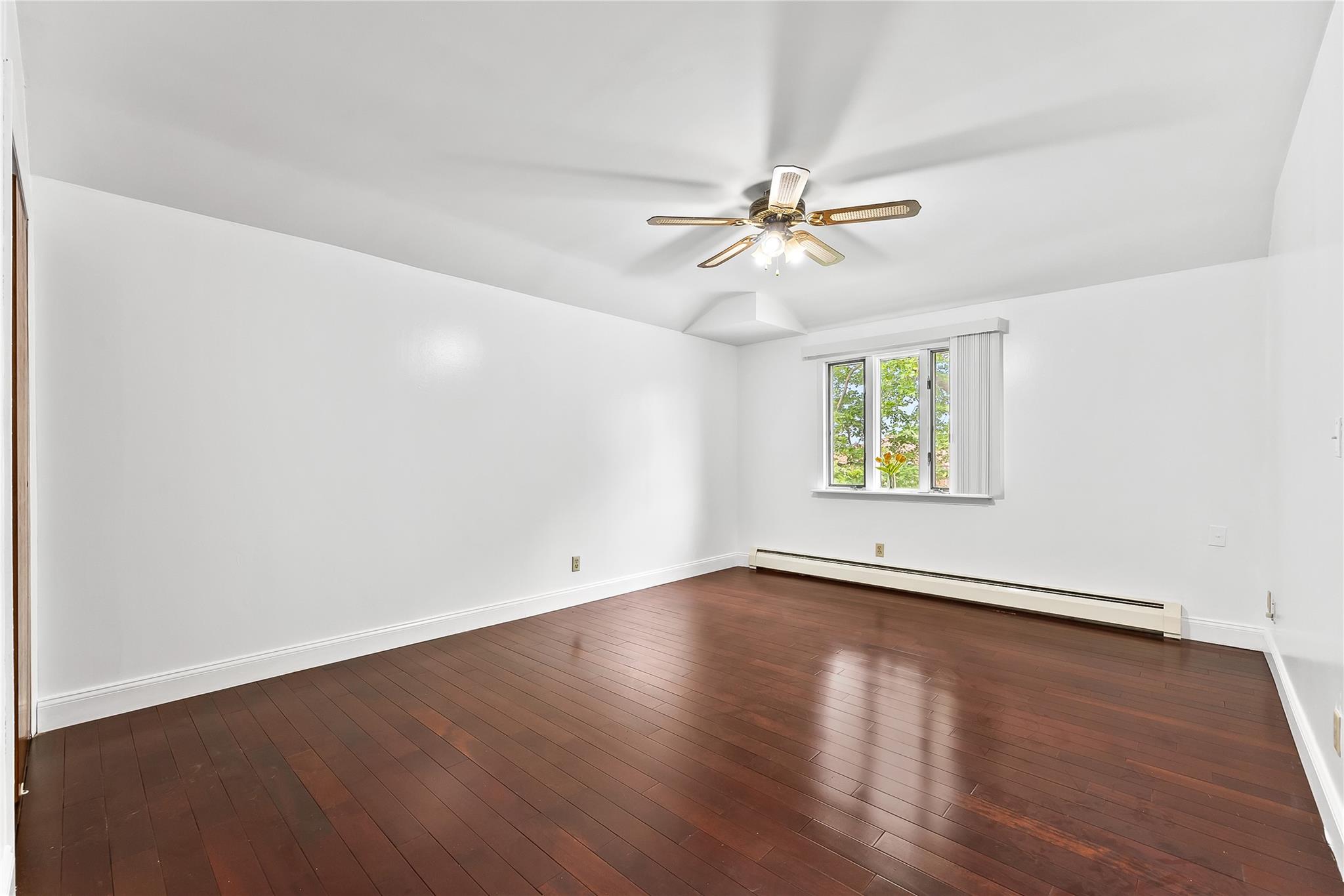 154-70 11th Avenue, Beechhurst, NY 11357