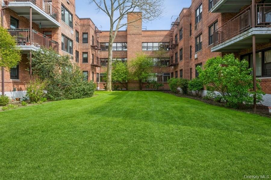 1015 Old Post Road # 3N, Mamaroneck, NY 10543