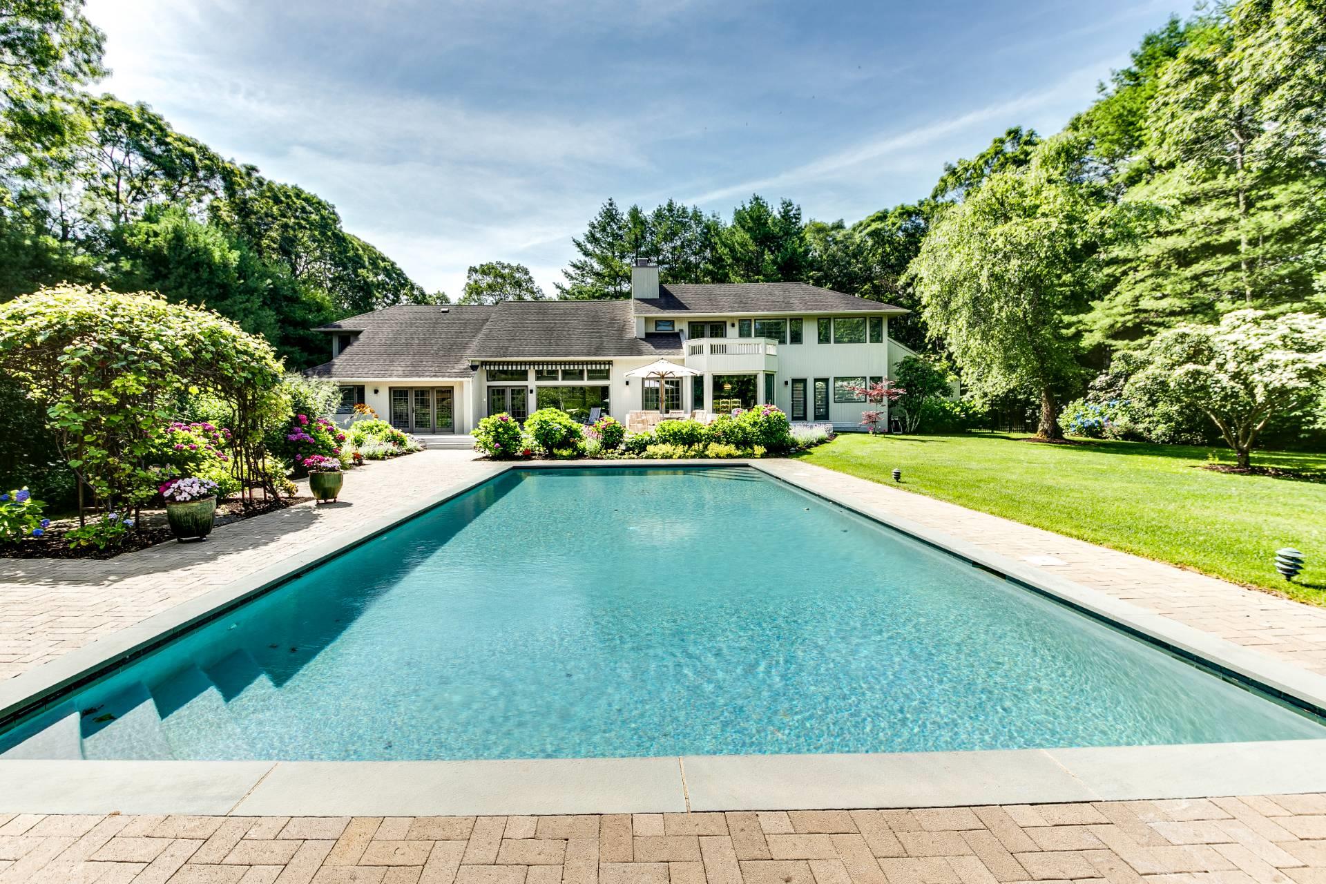 16 Elishas Path, Wainscott, NY 11975