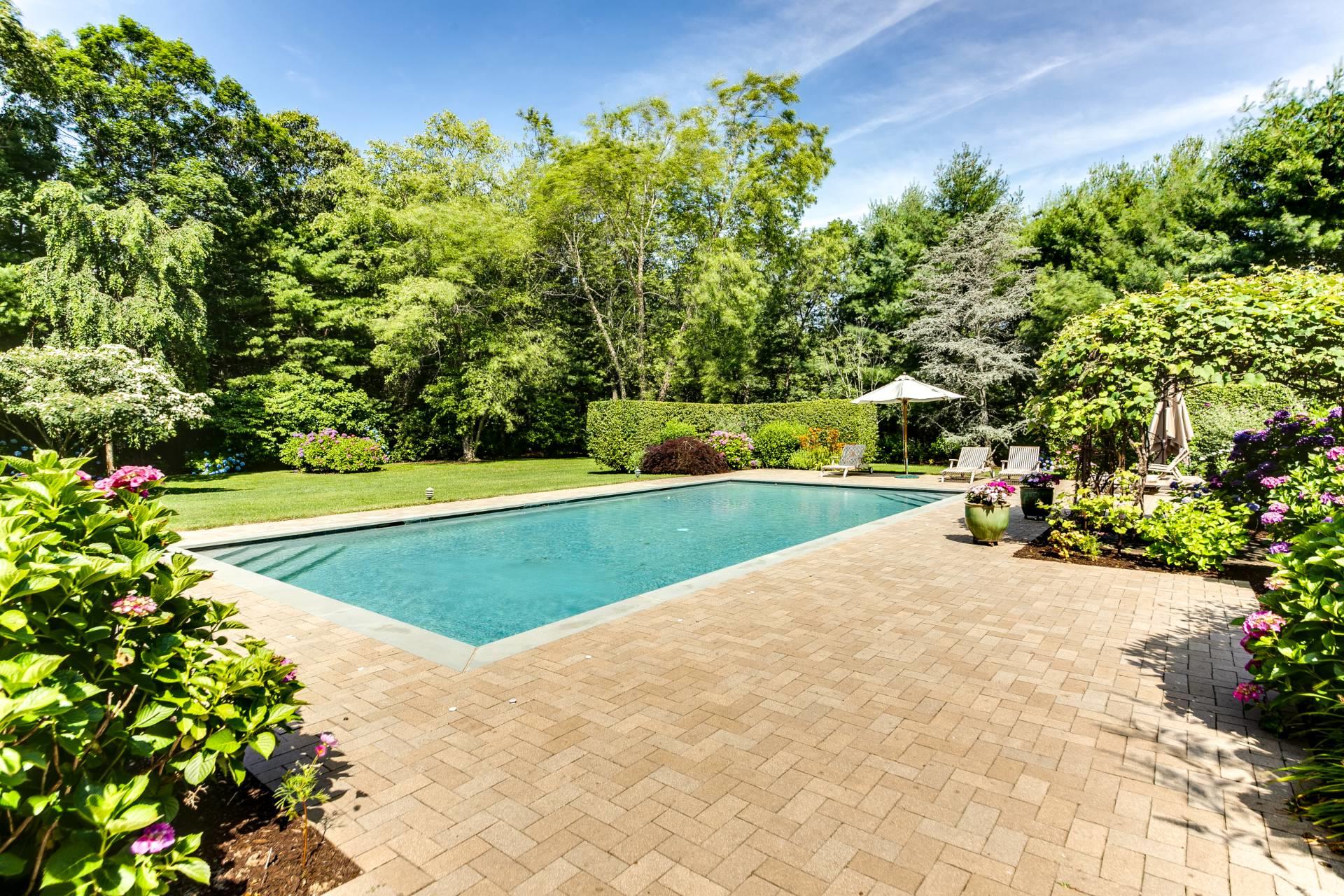 16 Elishas Path, Wainscott, NY 11975