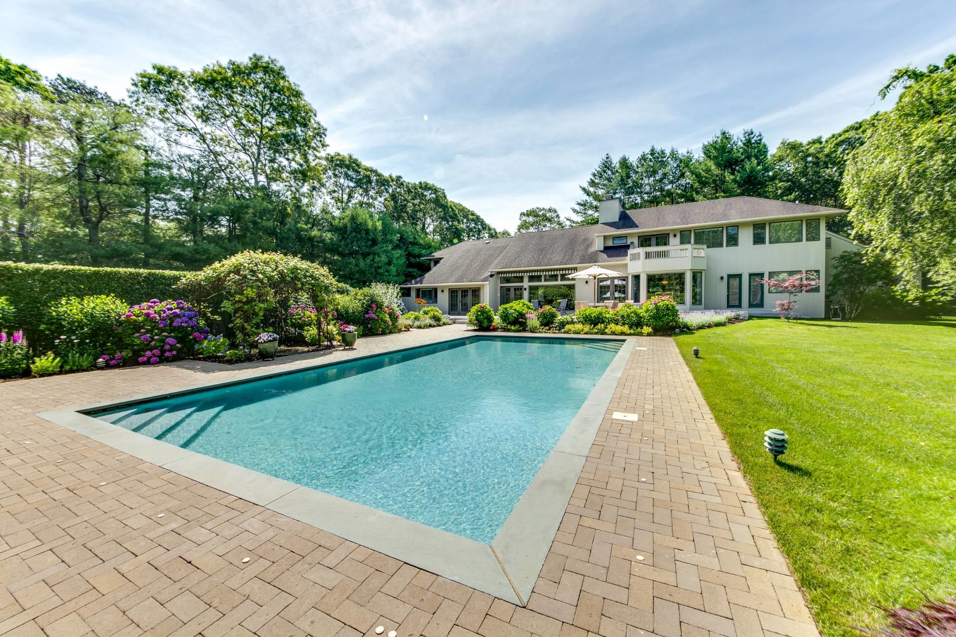 16 Elishas Path, Wainscott, NY 11975