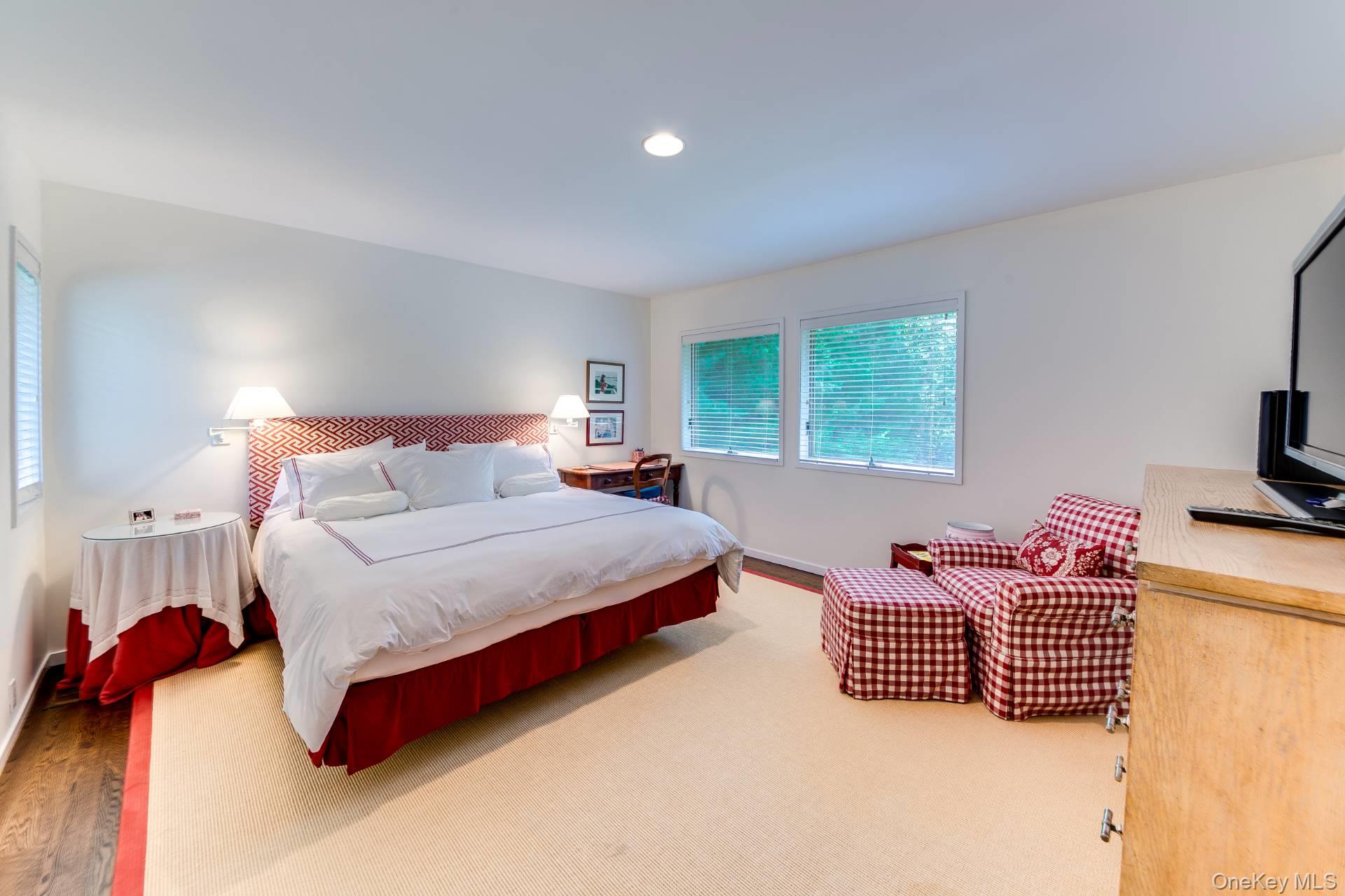 16 Elishas Path, Wainscott, NY 11975