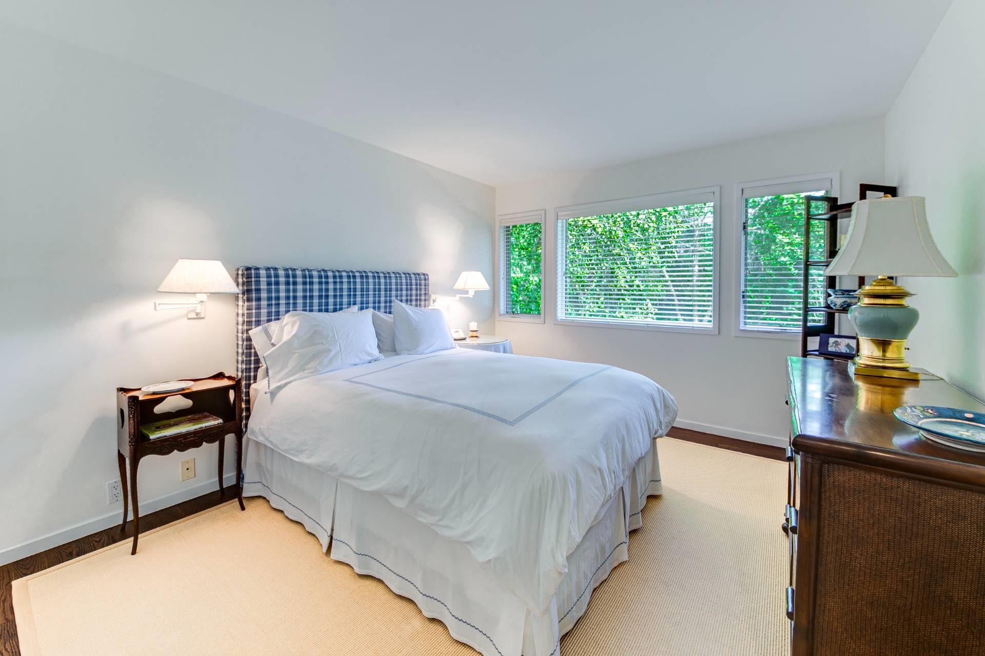 16 Elishas Path, Wainscott, NY 11975