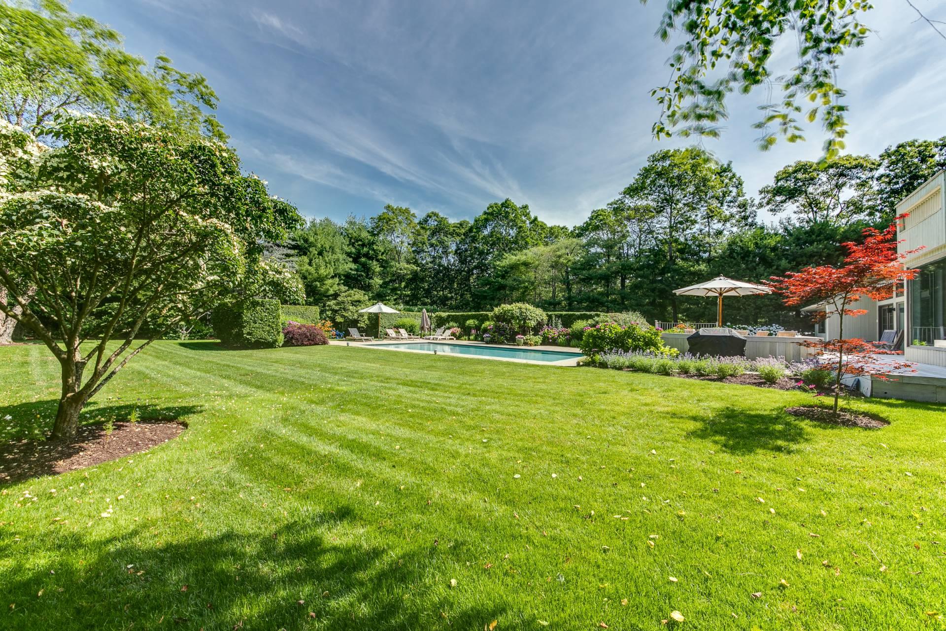 16 Elishas Path, Wainscott, NY 11975