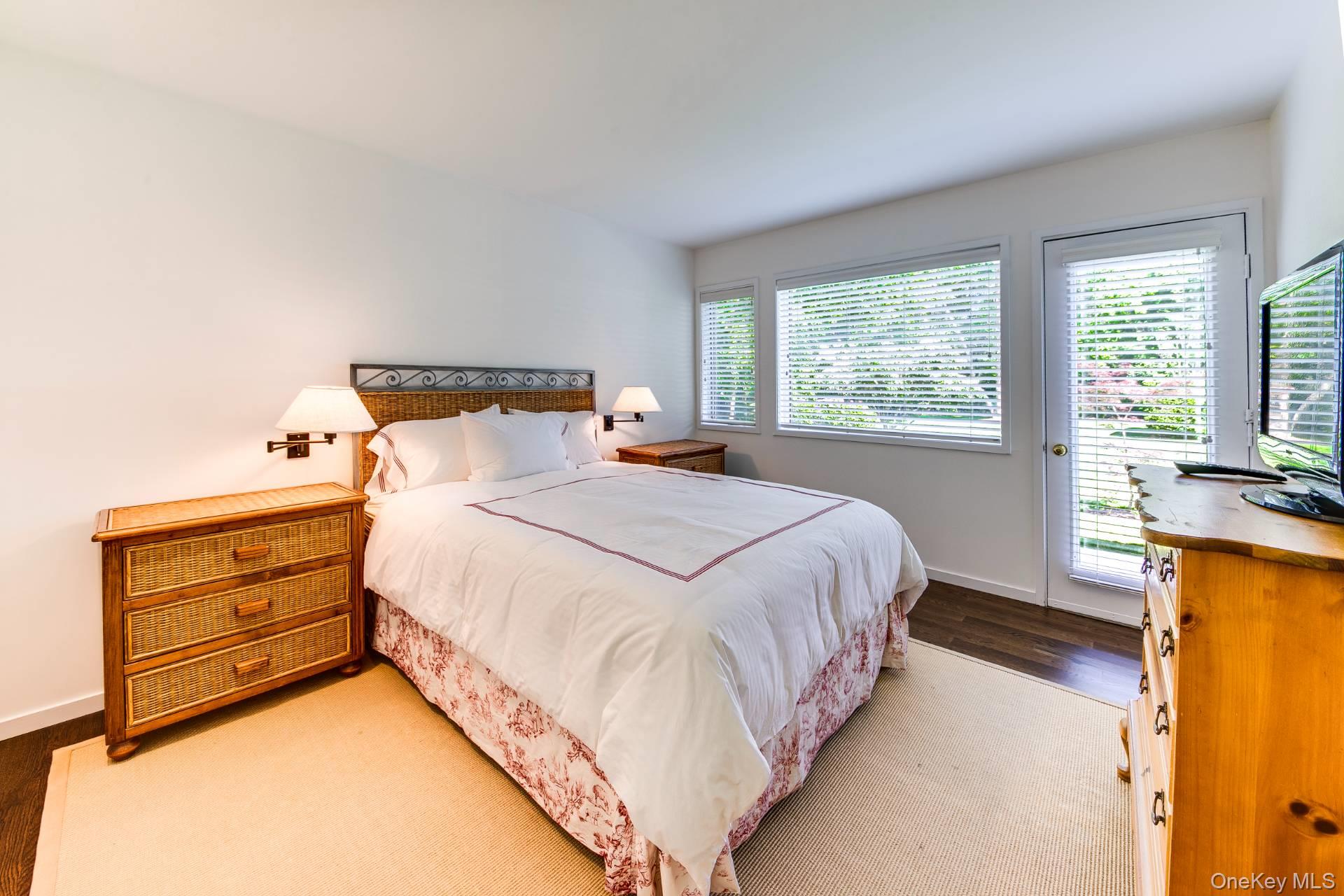 16 Elishas Path, Wainscott, NY 11975