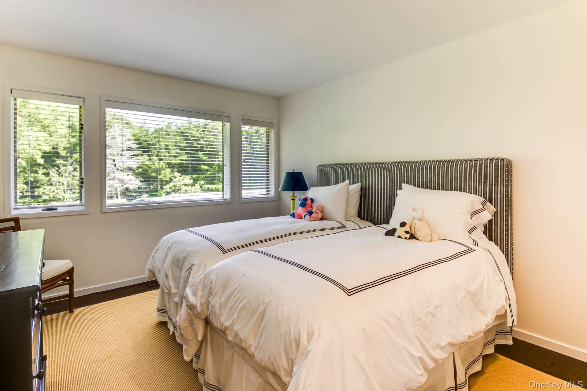 16 Elishas Path, Wainscott, NY 11975