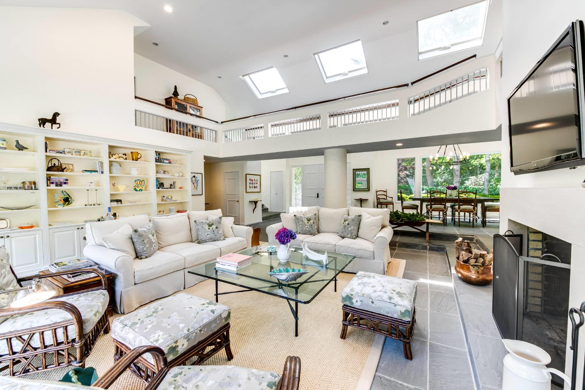 16 Elishas Path, Wainscott, NY 11975