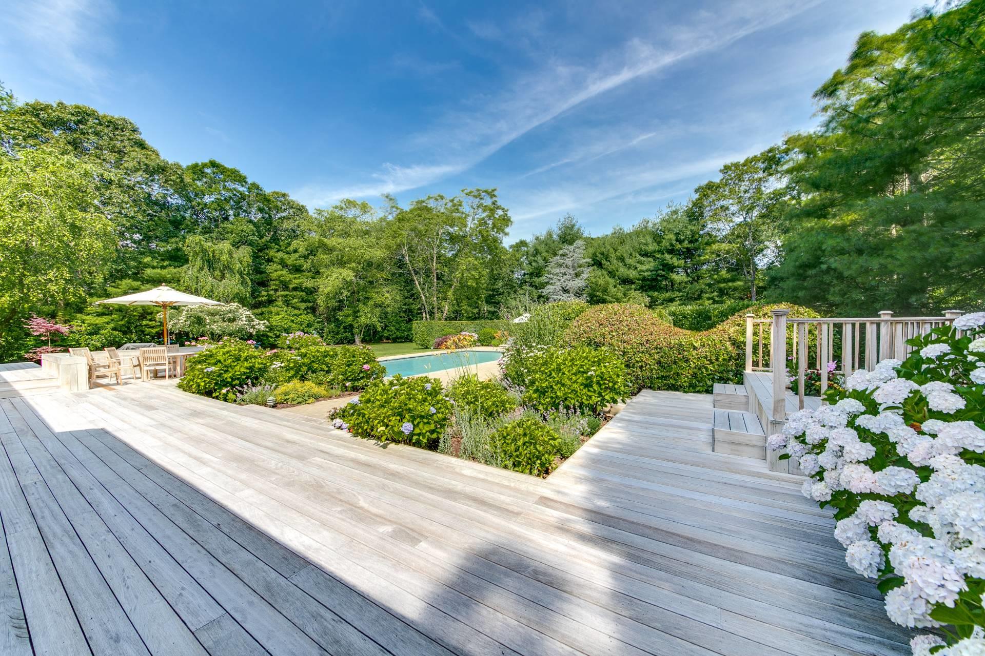 16 Elishas Path, Wainscott, NY 11975