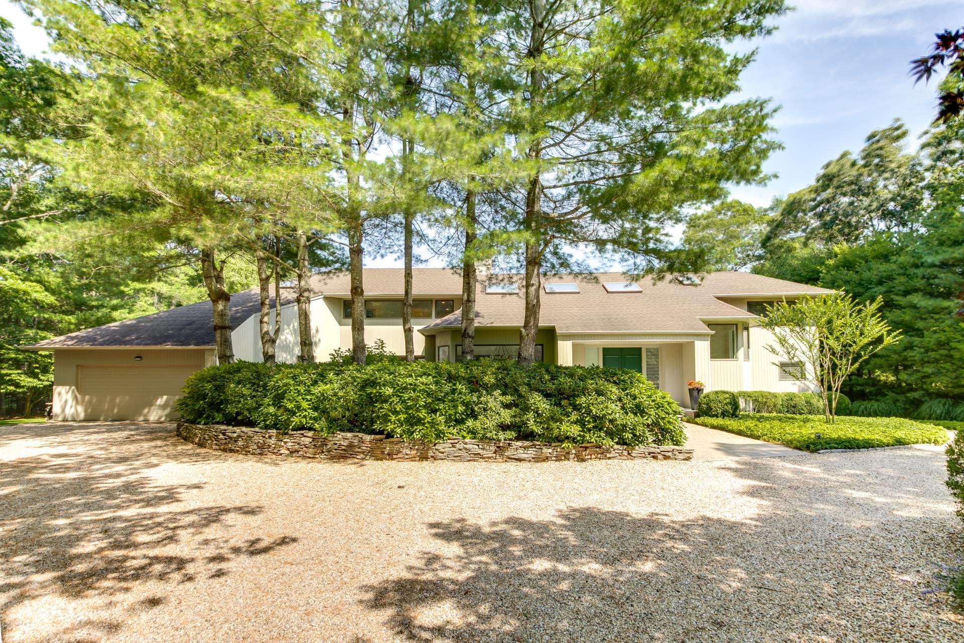 16 Elishas Path, Wainscott, NY 11975