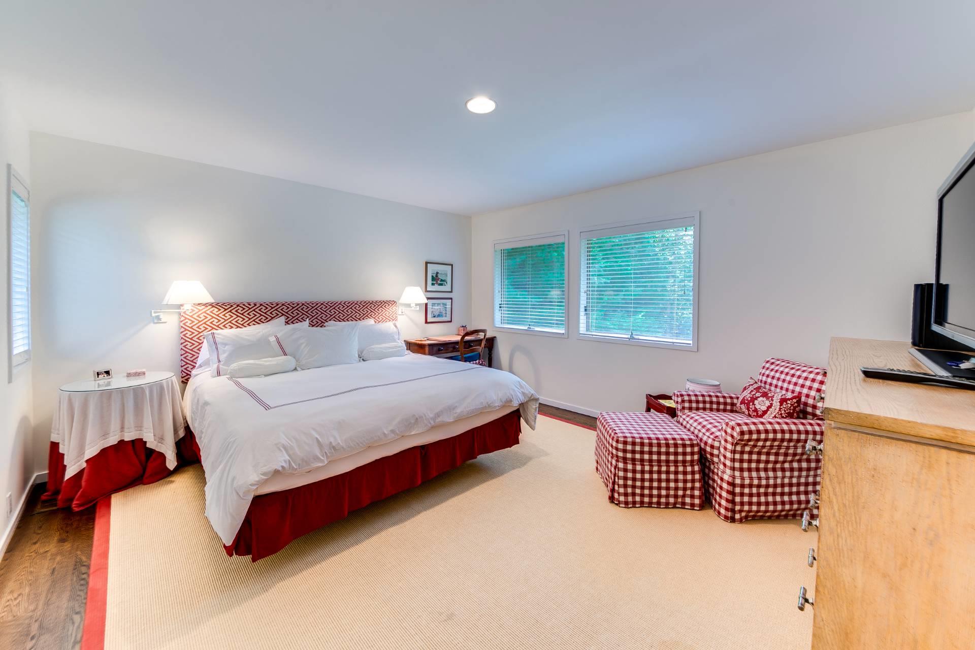 16 Elishas Path, Wainscott, NY 11975