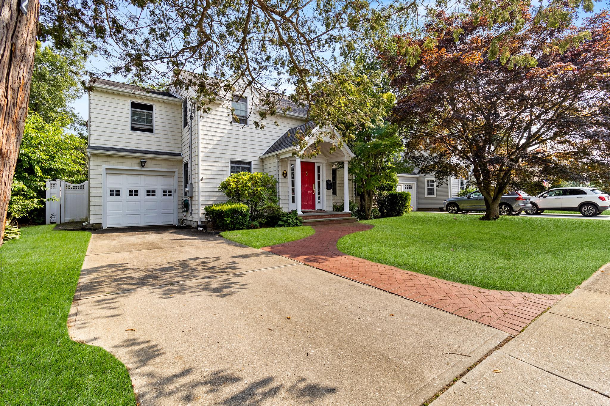 42 E Webster Street, Merrick, NY 11566