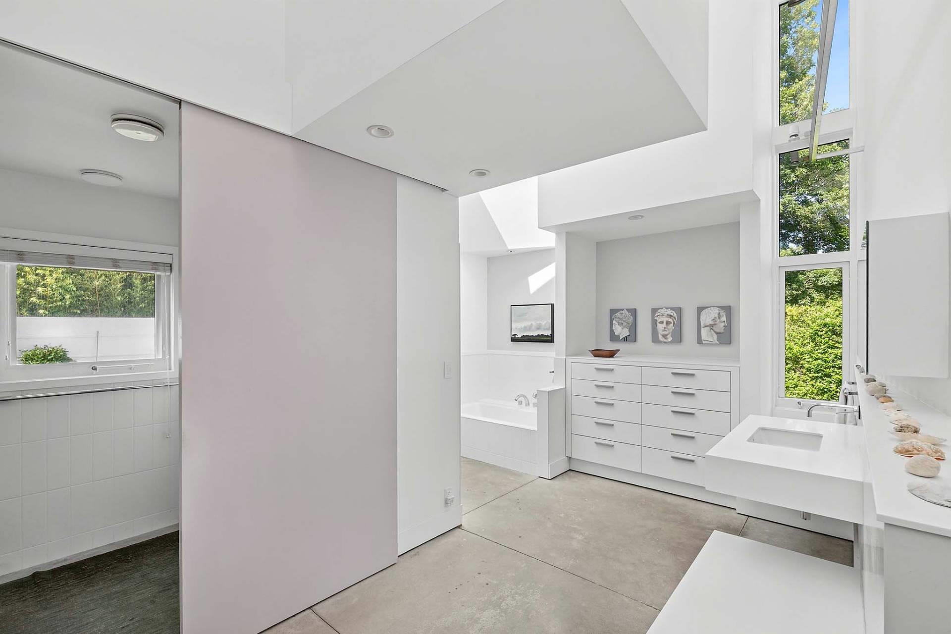 210 Narrow Lane E, Sagaponack, NY 11962