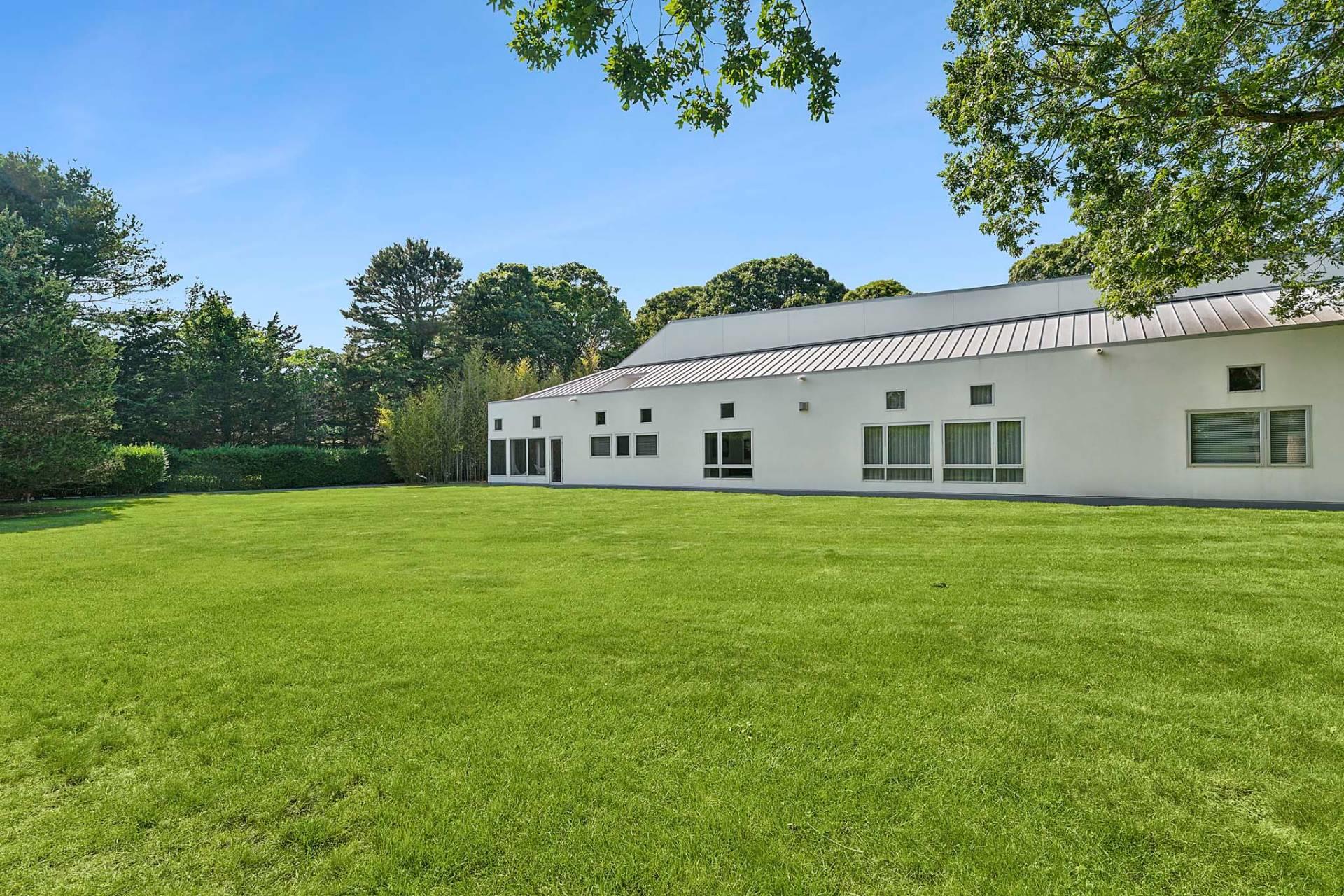 210 Narrow Lane E, Sagaponack, NY 11962