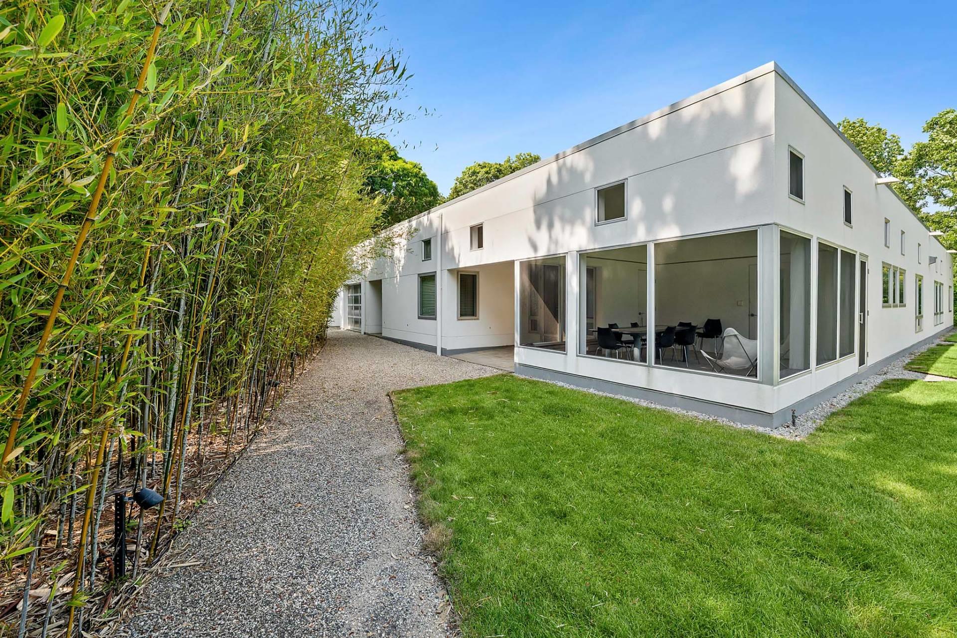 210 Narrow Lane E, Sagaponack, NY 11962