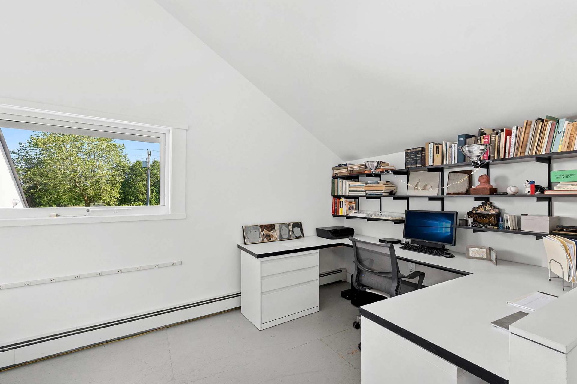 210 Narrow Lane E, Sagaponack, NY 11962