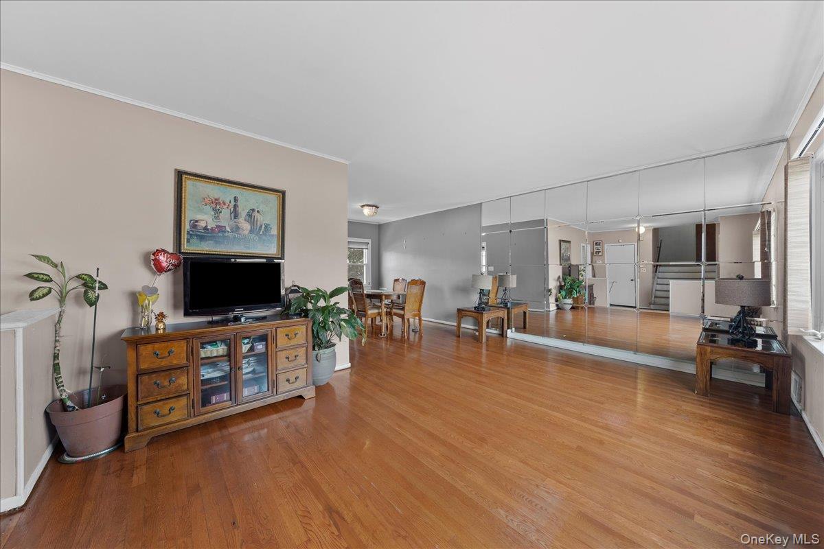 159 Branch Avenue, Freeport, NY 11520