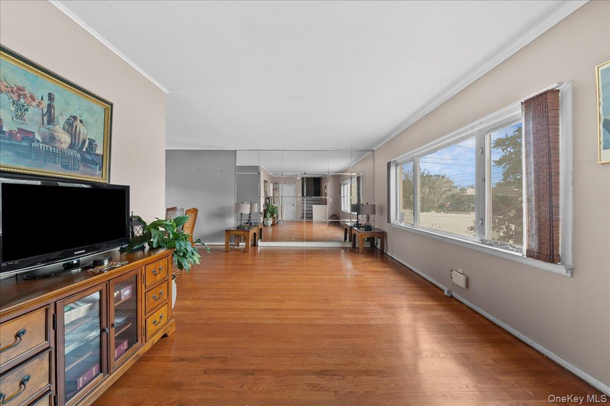 159 Branch Avenue, Freeport, NY 11520