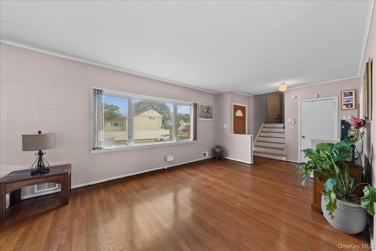 159 Branch Avenue, Freeport, NY 11520