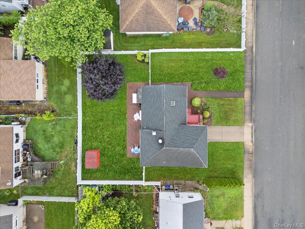 159 Branch Avenue, Freeport, NY 11520