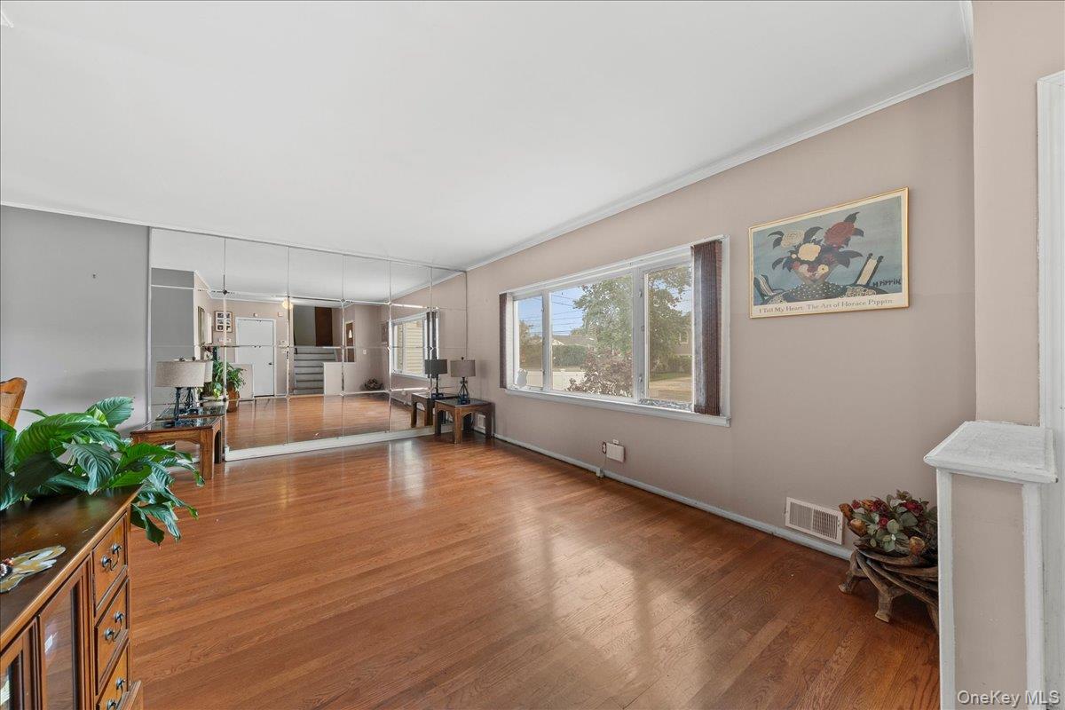 159 Branch Avenue, Freeport, NY 11520