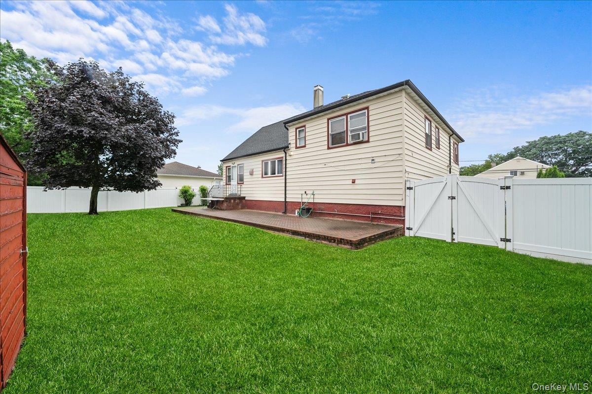 159 Branch Avenue, Freeport, NY 11520