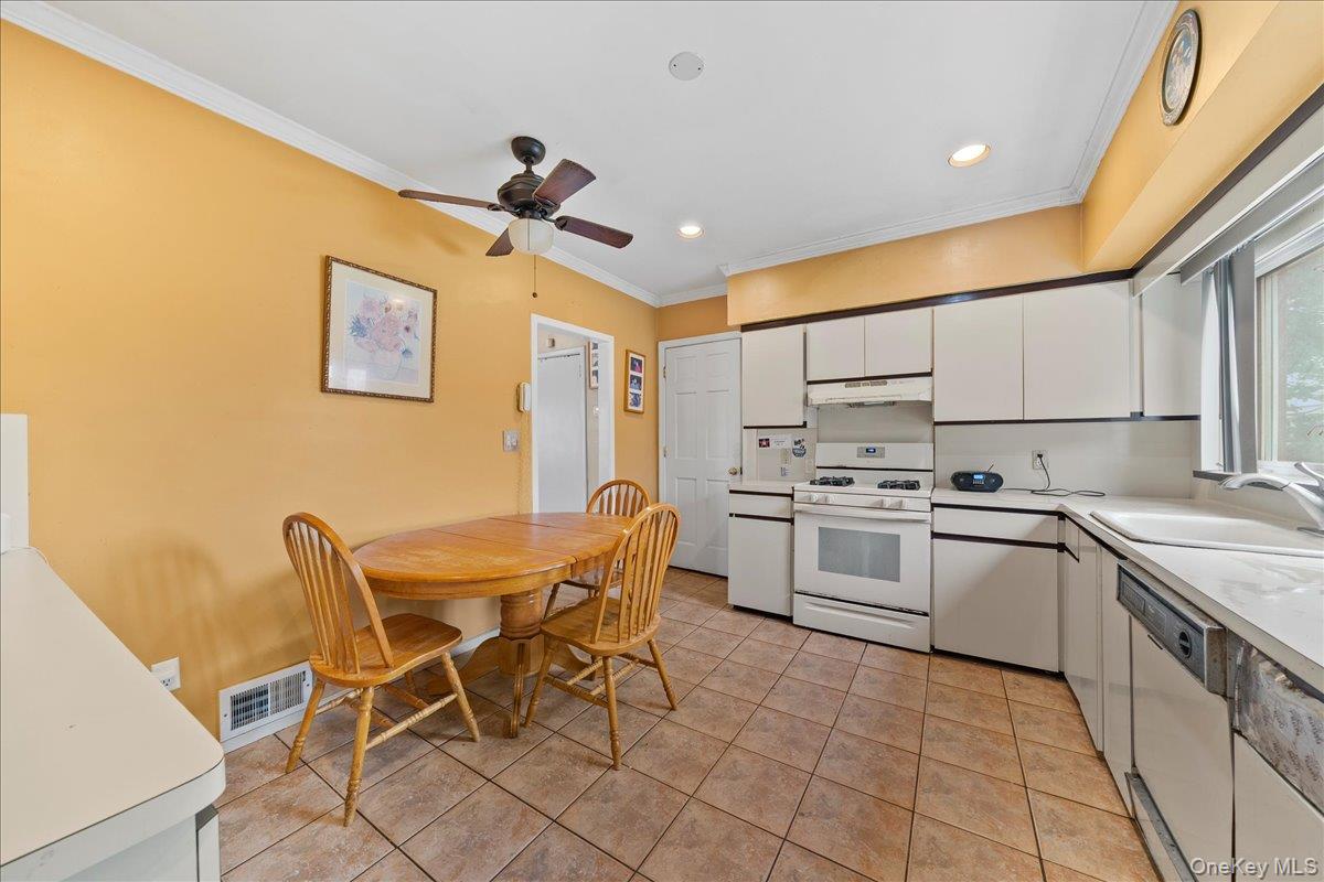 159 Branch Avenue, Freeport, NY 11520