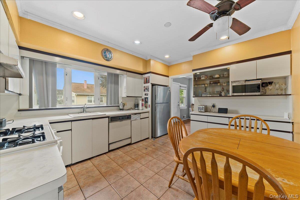 159 Branch Avenue, Freeport, NY 11520