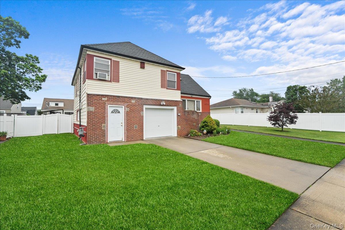 159 Branch Avenue, Freeport, NY 11520