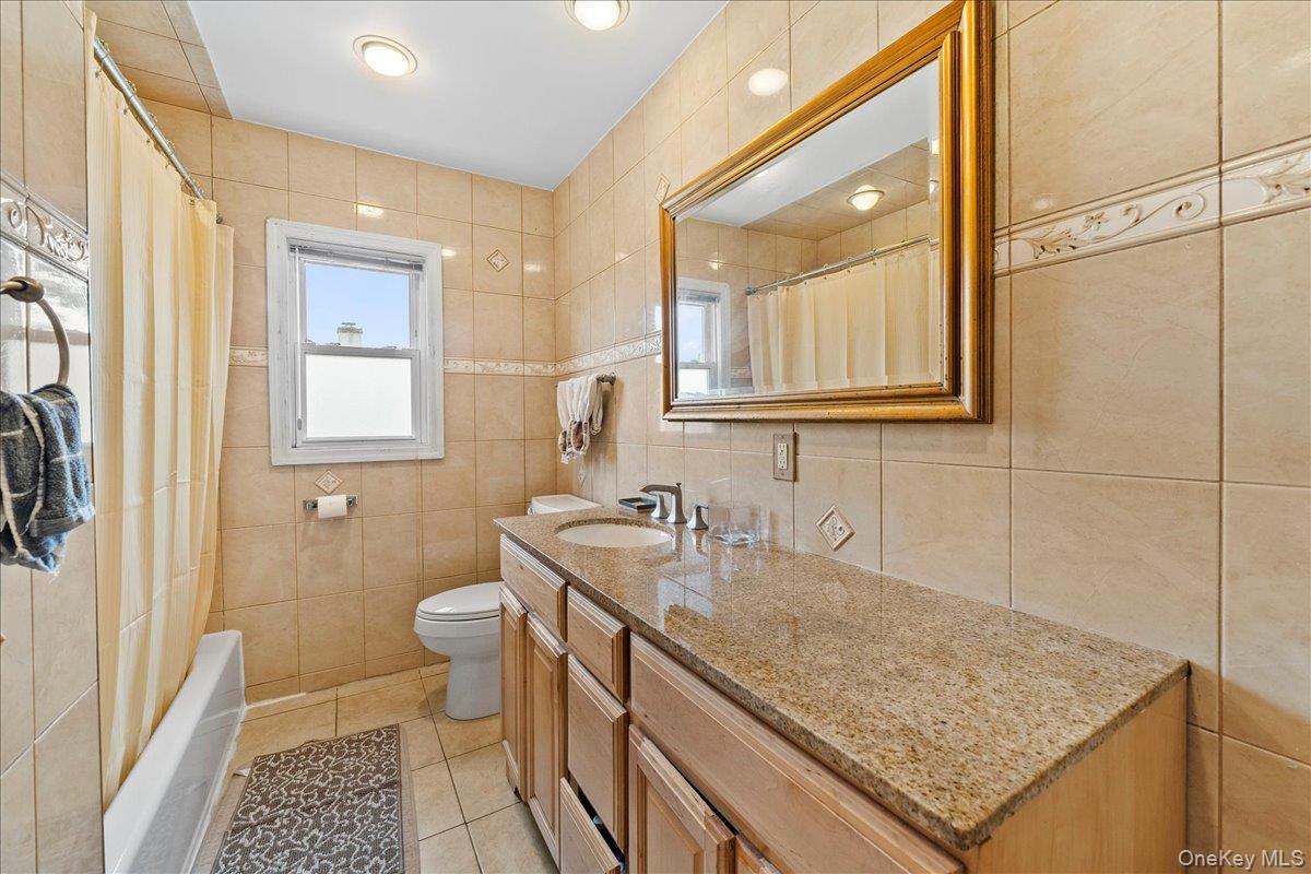 159 Branch Avenue, Freeport, NY 11520