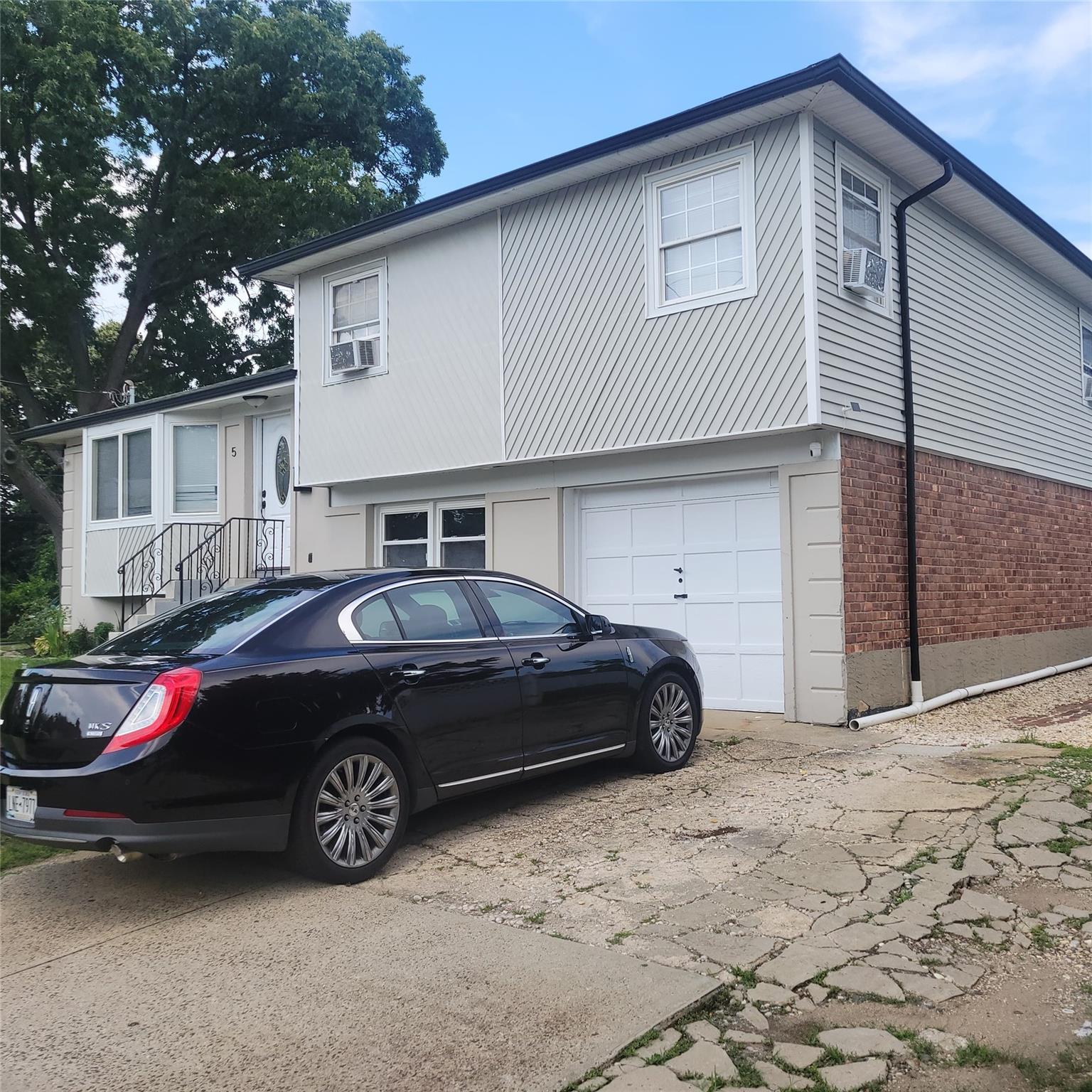 5 Sportsmans Avenue, Freeport, NY 11520