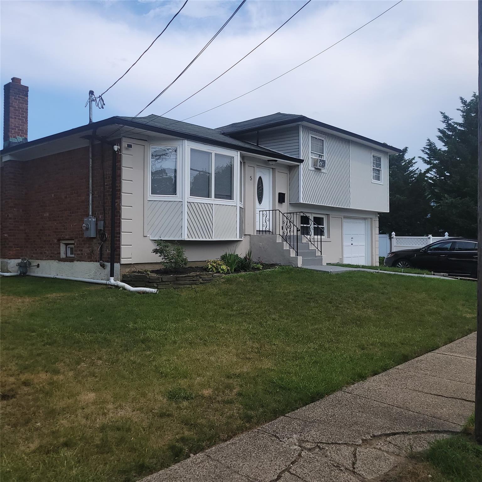 5 Sportsmans Avenue, Freeport, NY 11520