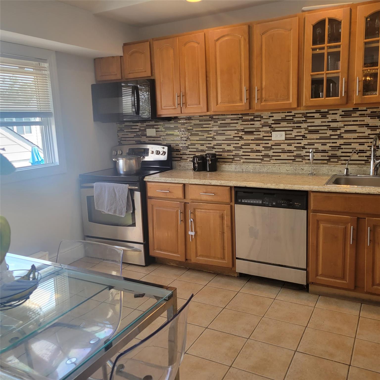 5 Sportsmans Avenue, Freeport, NY 11520