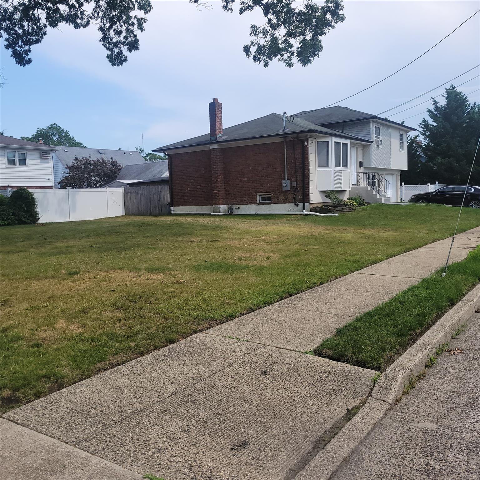 5 Sportsmans Avenue, Freeport, NY 11520