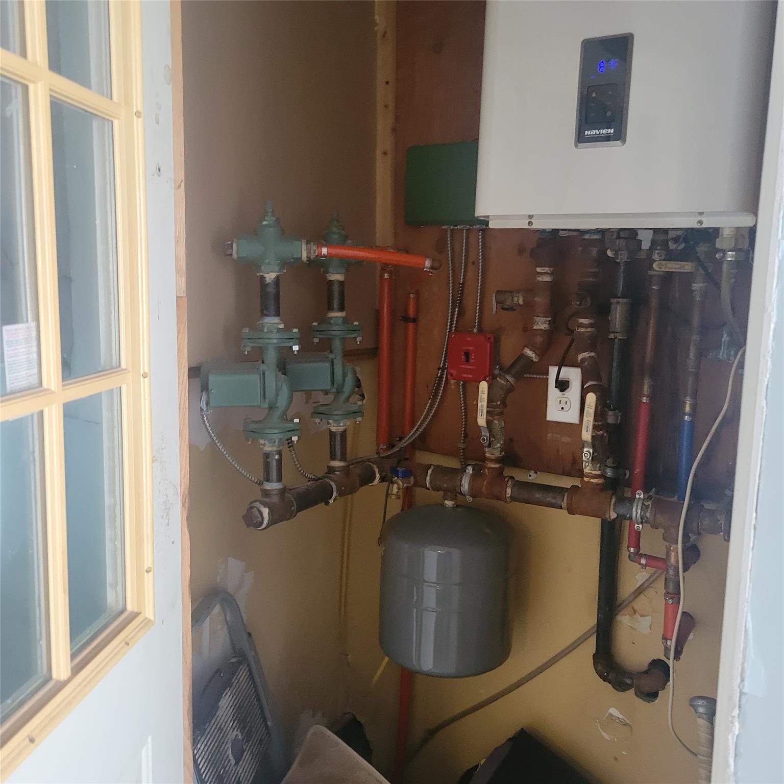 5 Sportsmans Avenue, Freeport, NY 11520