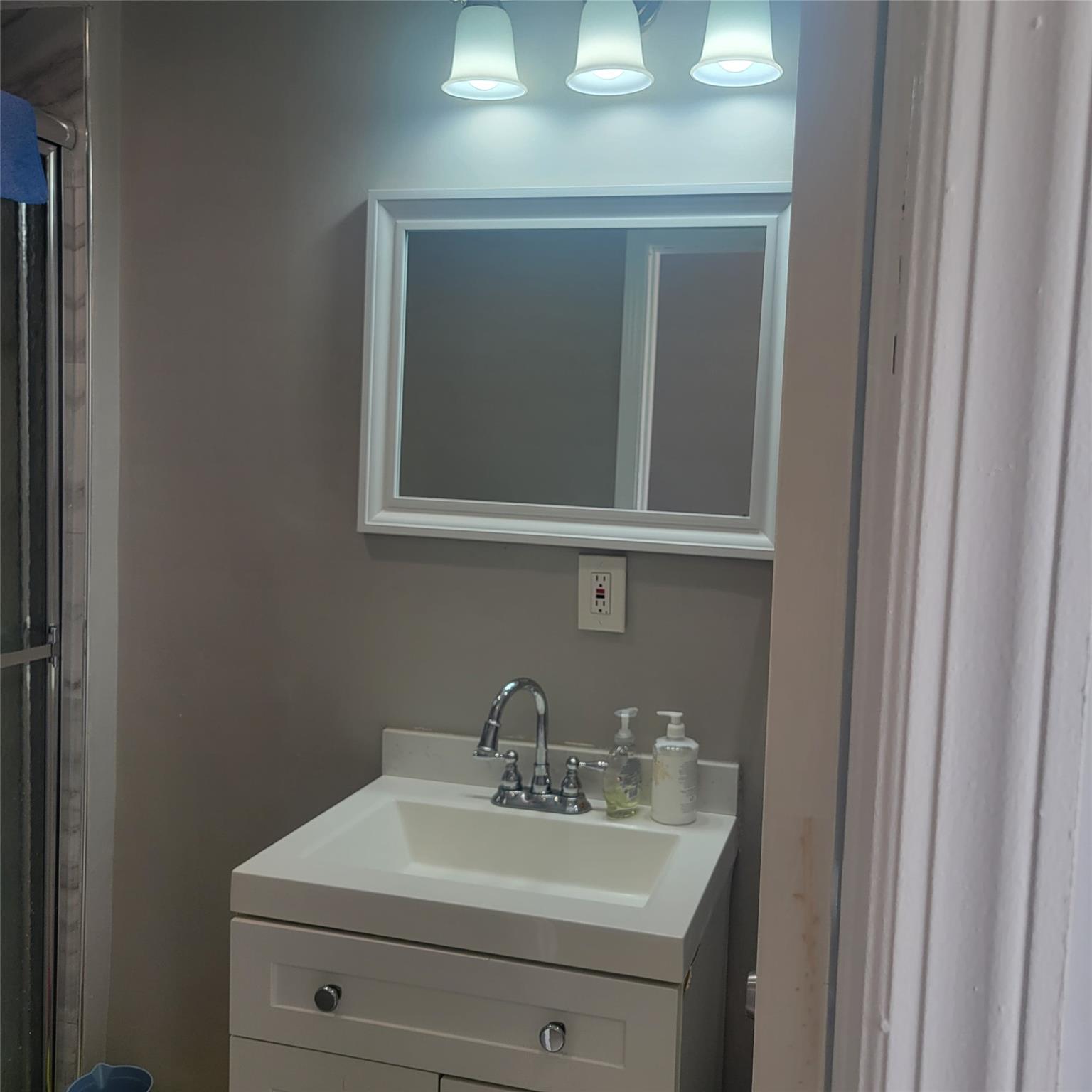 5 Sportsmans Avenue, Freeport, NY 11520