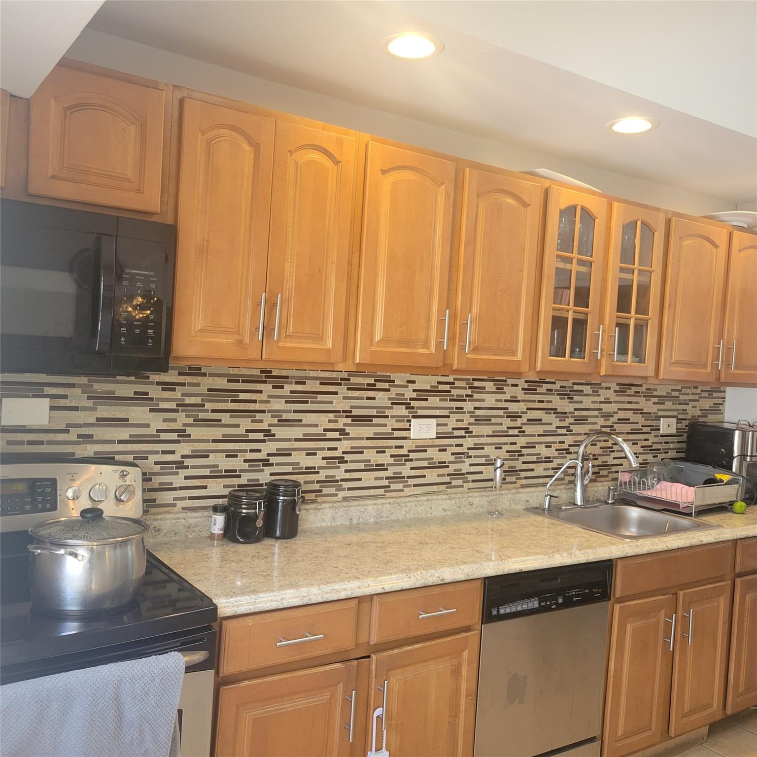 5 Sportsmans Avenue, Freeport, NY 11520