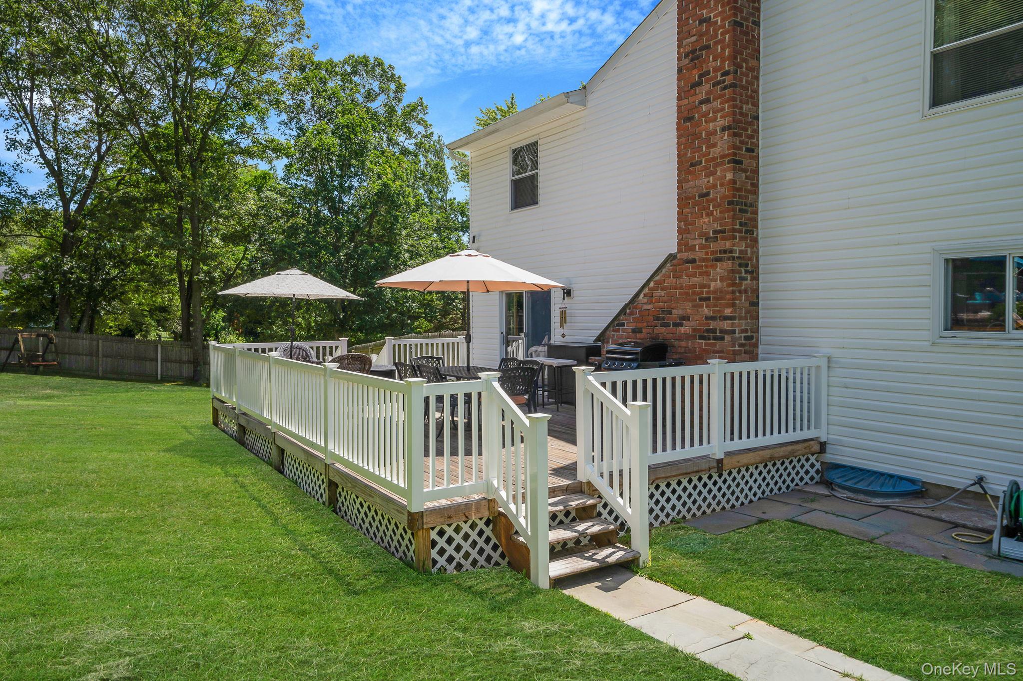 11 Dillmont Drive, Smithtown, NY 11787