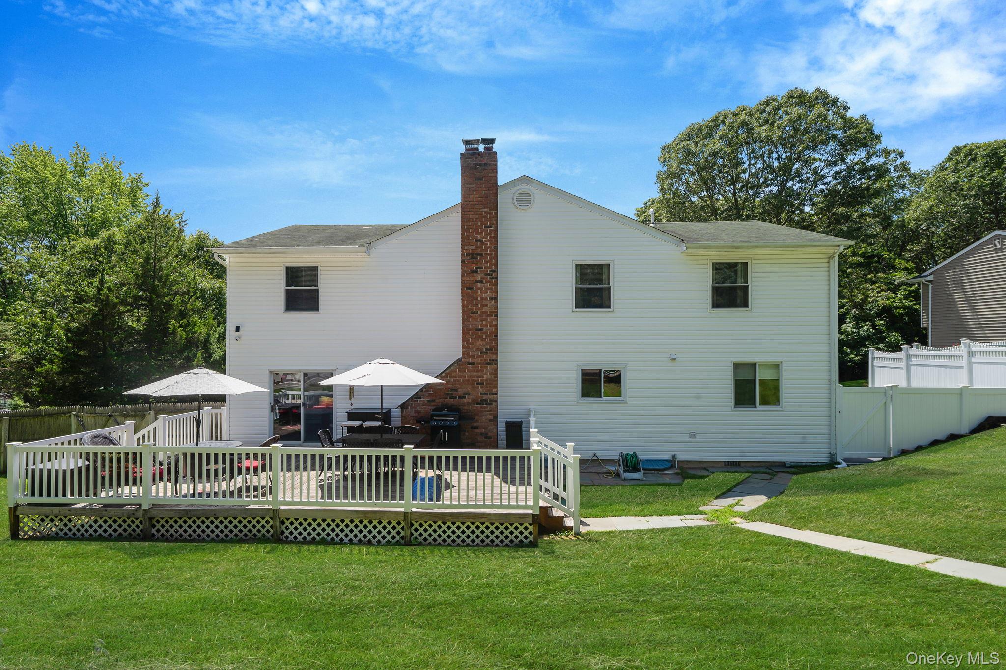 11 Dillmont Drive, Smithtown, NY 11787