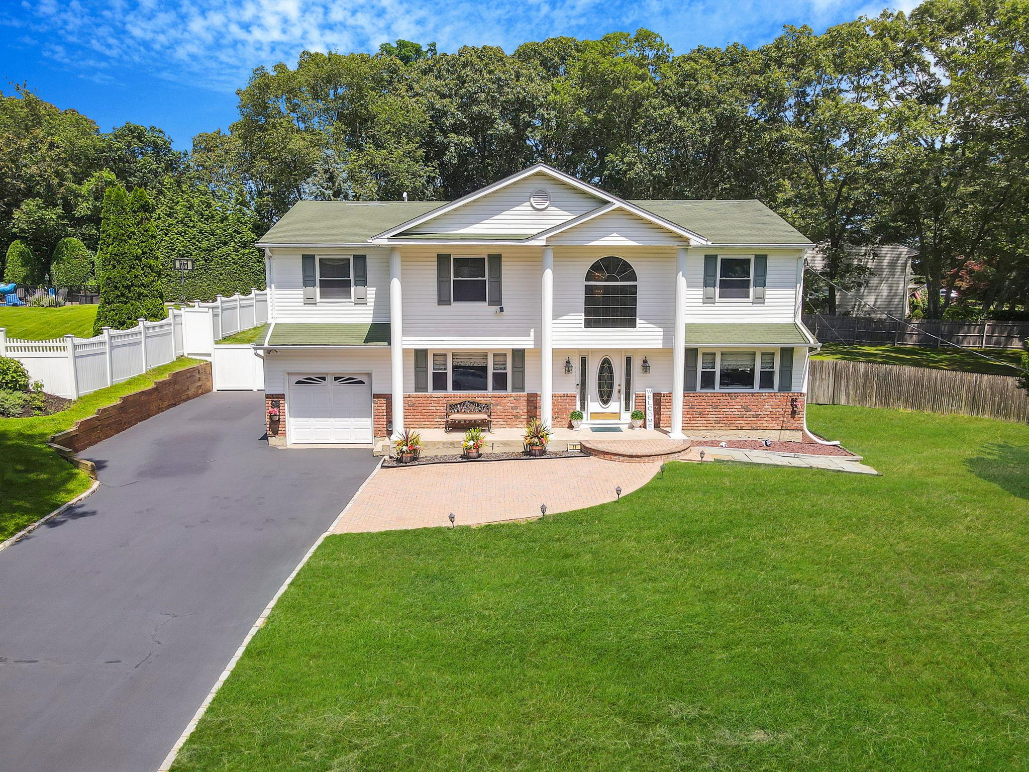 11 Dillmont Drive, Smithtown, NY 11787