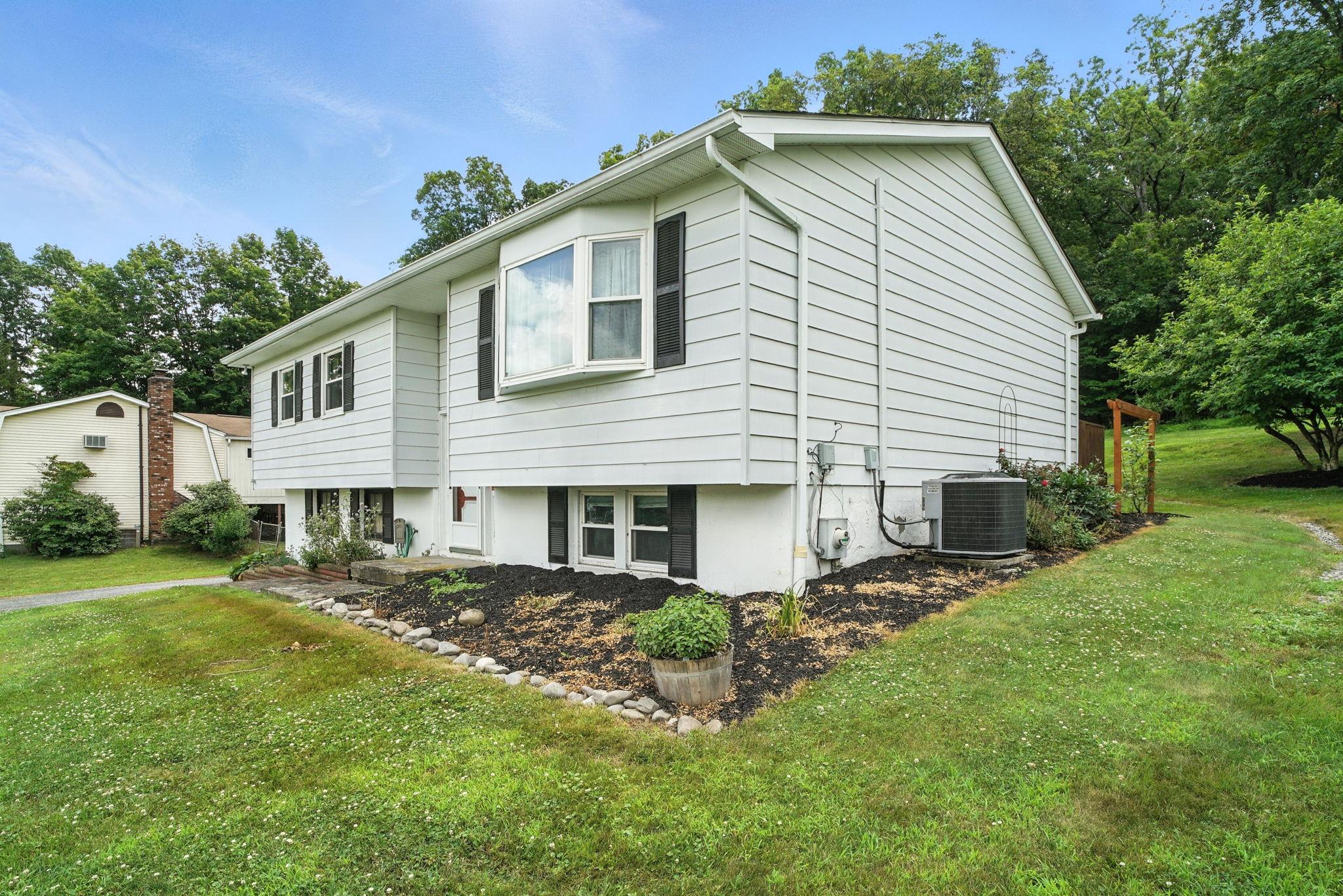 19 Dussenbury Drive, Florida, NY 10921