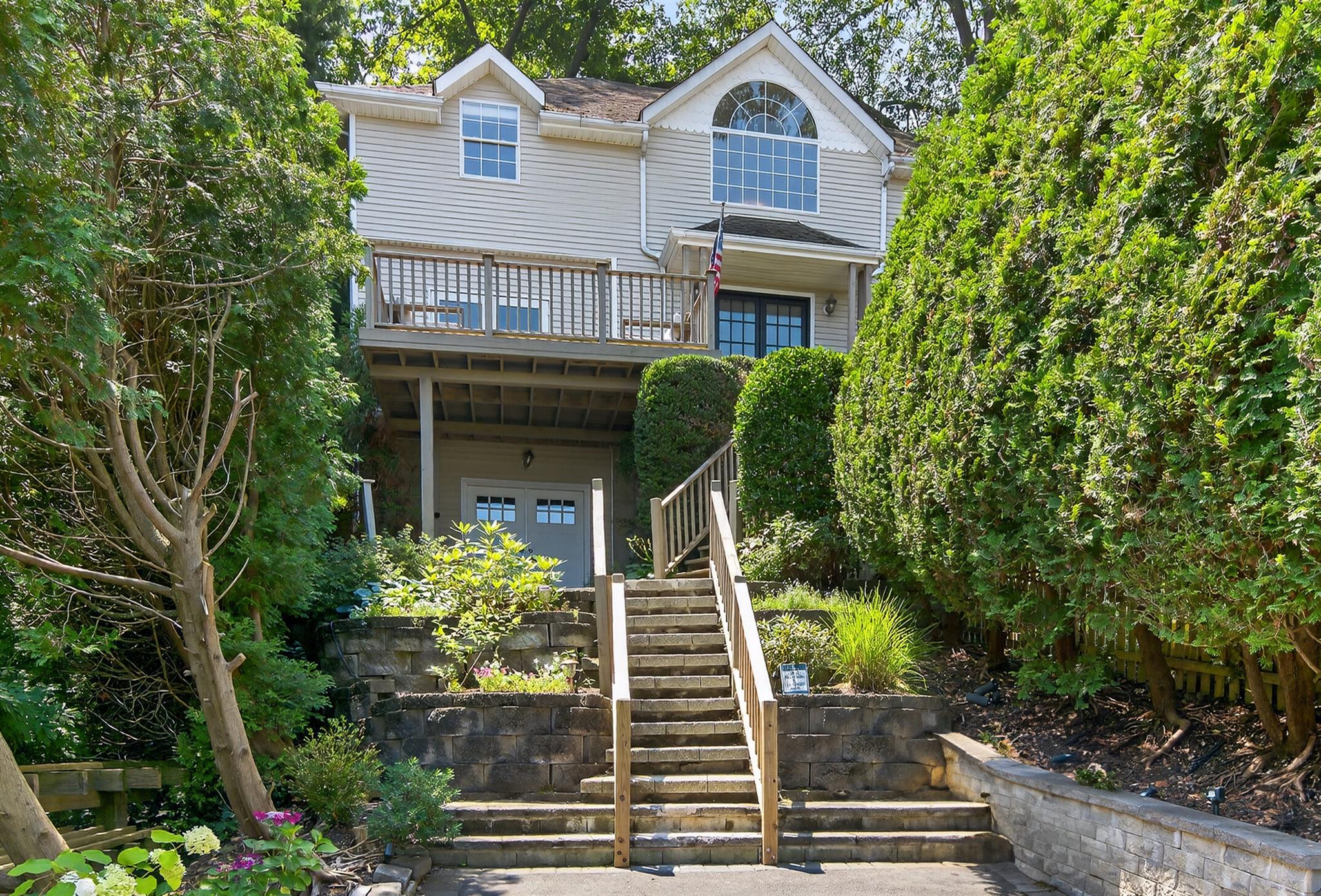 1 Harborview, Huntington, NY 11743