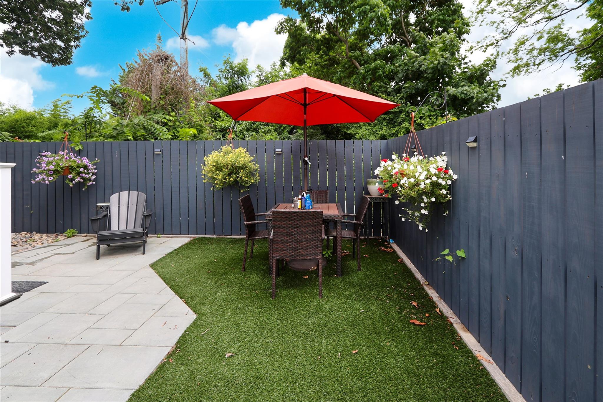 8 Dumond Place, Glen Head, NY 11545