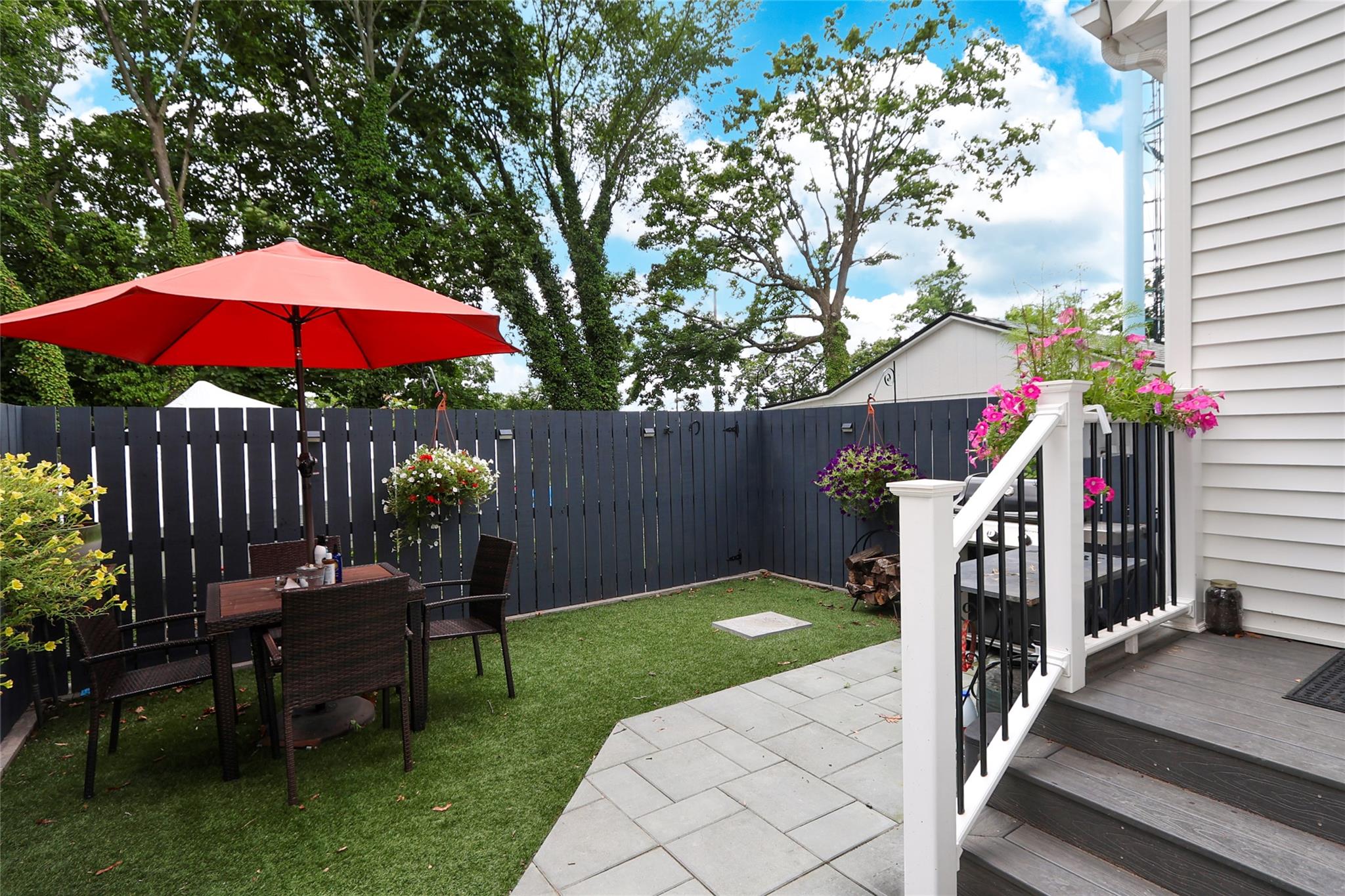 8 Dumond Place, Glen Head, NY 11545