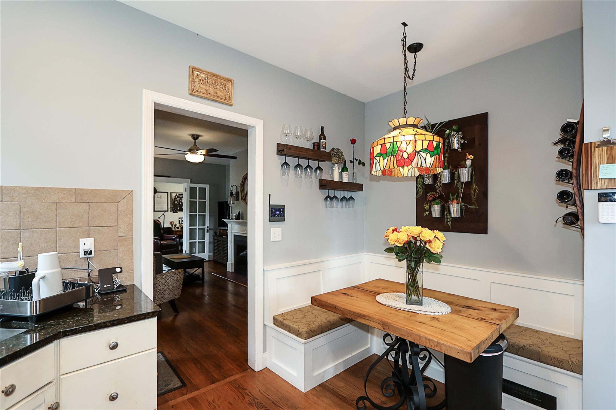 8 Dumond Place, Glen Head, NY 11545